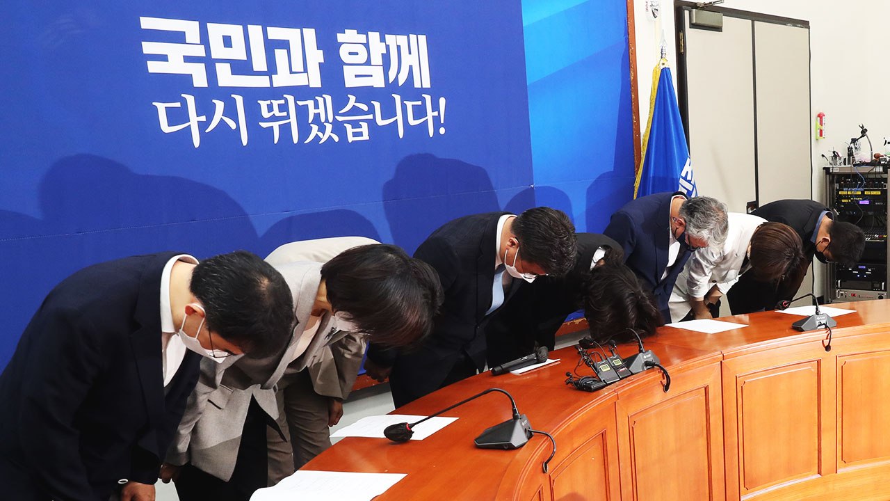 [더뉴스] 지방선거 후폭풍...민주, 비대위 총사퇴, 향후 정국은? / YTN