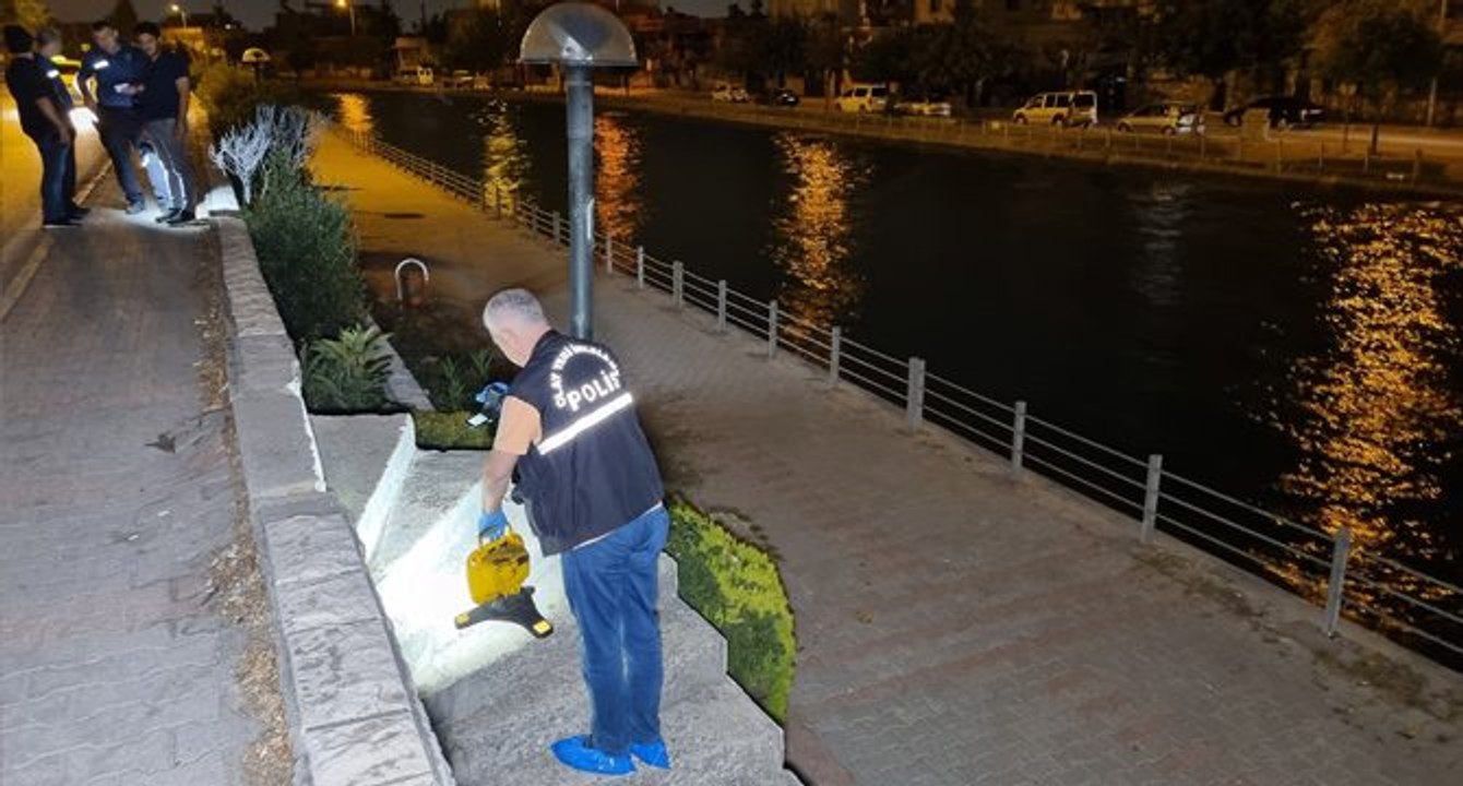 Yüzünü yıkamak isterken kanala düşüp, akıntıda kayboldu