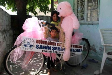 8 yaşındaki kız sosyal medyadan istedi, Belediye Başkanı yerine getirdi