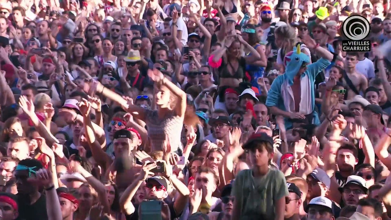 Bigflo & Oli chantent "Demain" aux Vieilles Charrues