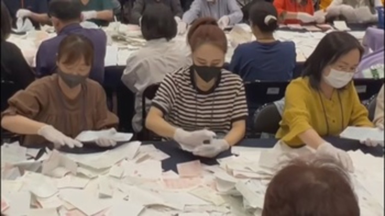 El partido gobernante surcoreano sale fortalecido tras ganar comicios locales