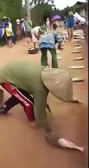 Clip chia cá cho cả làng ở Hòa Bình gây hot mạng