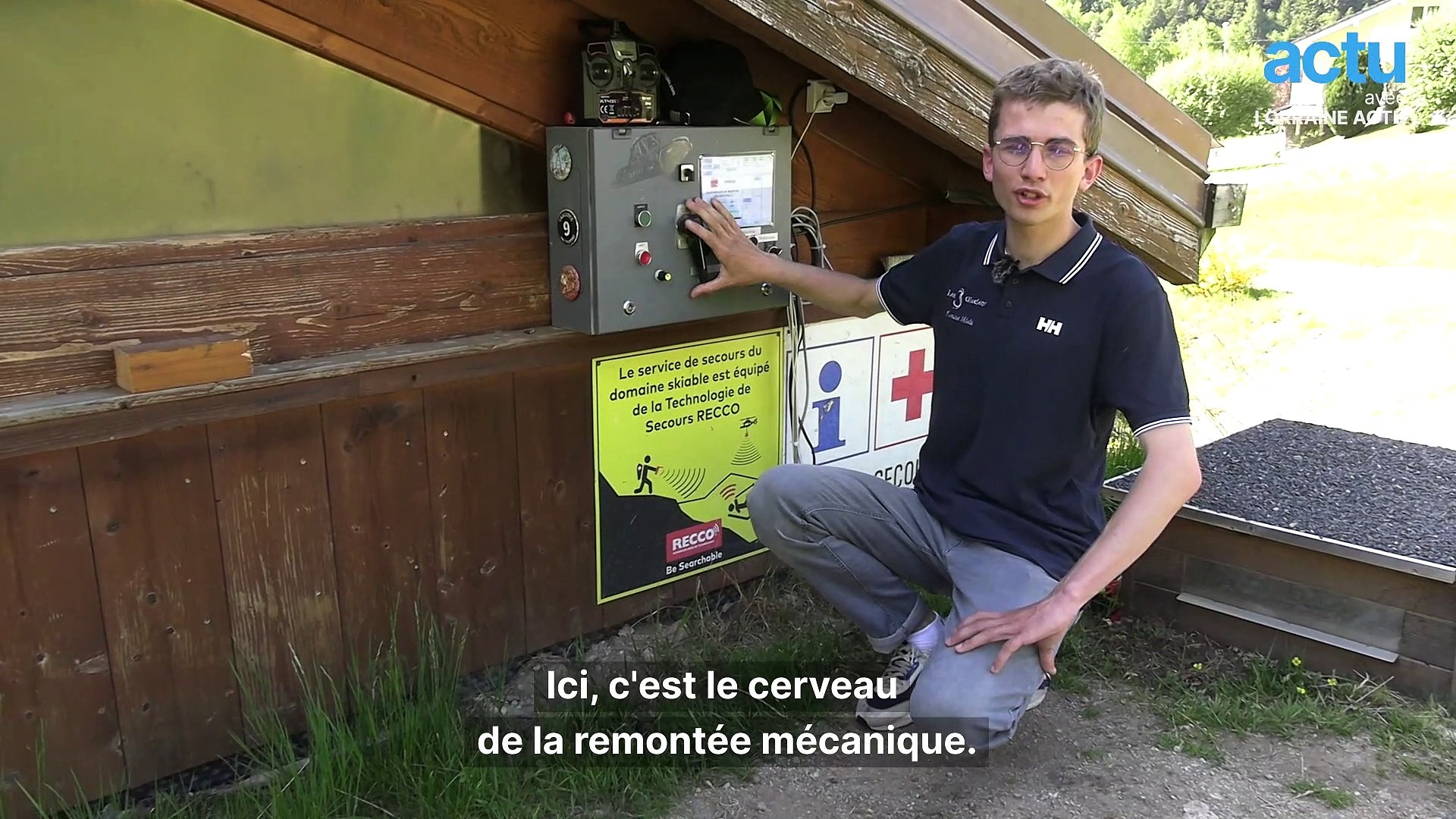 À 16 ans, un Vosgien construit une station de ski miniature dans son jardin  - France Bleu