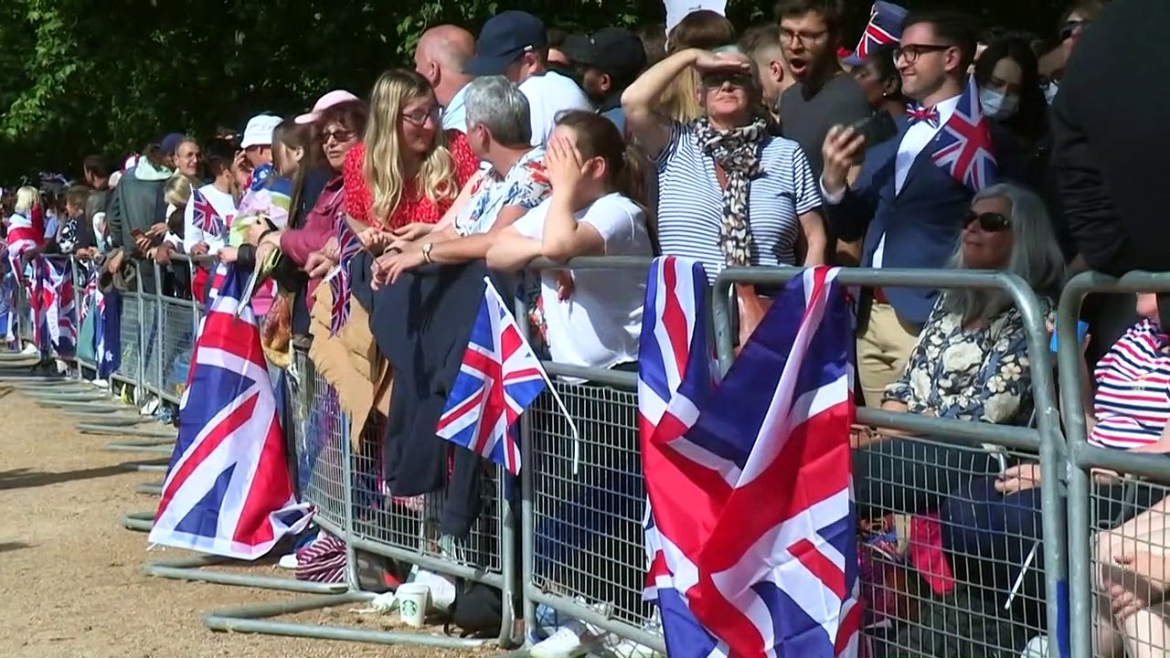 Reino Unido inicia celebração do jubileu de platina de Elizabeth II