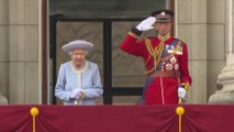 Jubilé d'Elizabeth II: la reine apparaît au balcon de Buckingham Palace