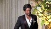 SRK hides his face from paps as he steps out of a dubbing studio