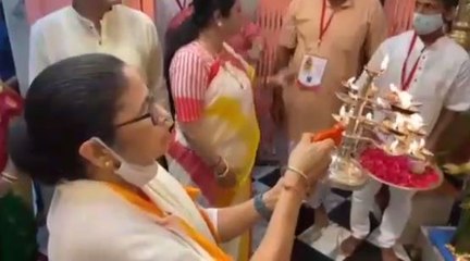 ভবানীপুর কাঁসারী পাড়া শীতলামন্দিরে পুজো দিলেন মমতা বন্দ্যোপাধ্যায় |oneIndia bengali