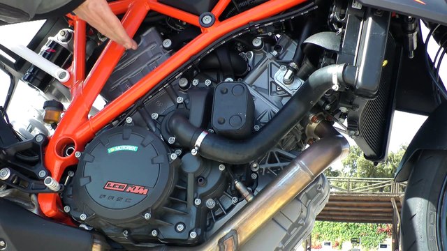 Essai KTM 1290 Super Duke R La Super Duchesse passe à 1300 cm3 !