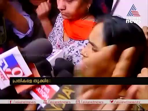 വധശിക്ഷ നടപ്പിലാക്കുന്ന നേരം മകളുടെ ചിത്രം ചേര്‍ത്തു പിടിച്ച് നിര്‍ഭയയുടെ അമ്മ