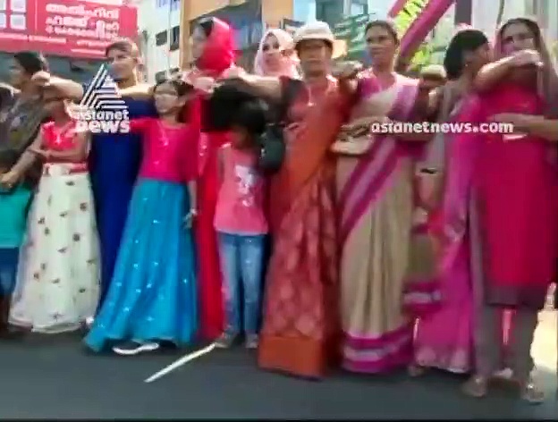 കണ്ണികളായി മുസ്ലീം സംഘടന നേതാക്കളും വൈദികരും കന്യാസ്ത്രീകളും; മനുഷ്യശൃംഖലയില്‍ വന്‍ ജനപങ്കാളിത്തം