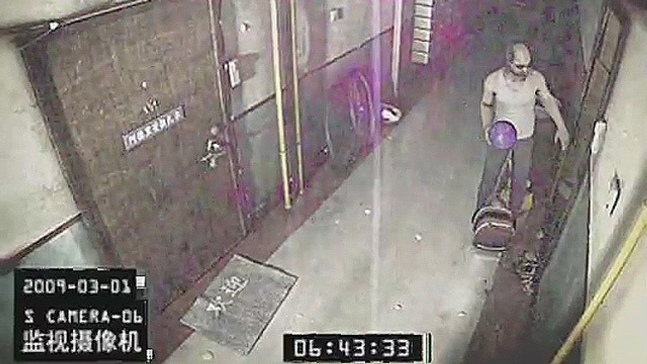 Kane & lynch 2: dog days - bowling for shanghai