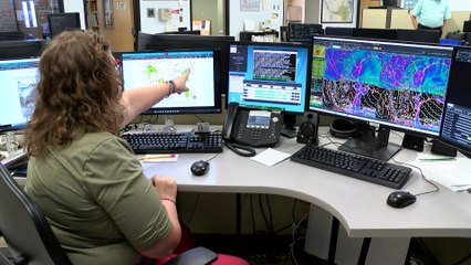 Centro Nacional de Meteorología de Brownsville, explica cómo se preparan para mantenernos seguros Los detalles con Kim Meza