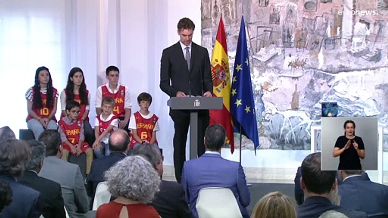 El exjugador de baloncesto Pau Gasol recibe la Gran Cruz de la Real Orden del Mérito Deportivo