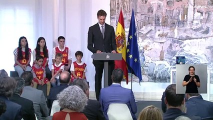 El exjugador de baloncesto Pau Gasol recibe la Gran Cruz de la Real Orden del Mérito Deportivo