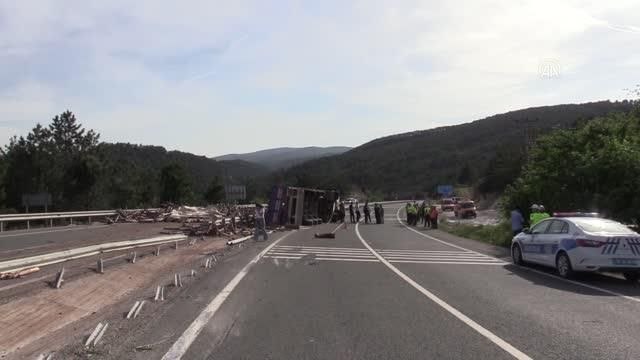 KASTAMONU - Devrilen tırın sürücüsü öldü