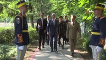 Milli Savunma Bakanı Akar, Romanya'da Türk Şehitliği'ni ziyaret etti