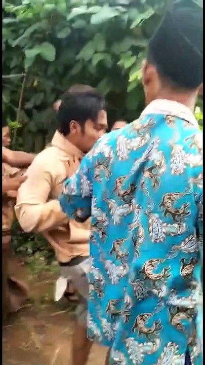 Maling Ditangkap dan dihakimi Warga