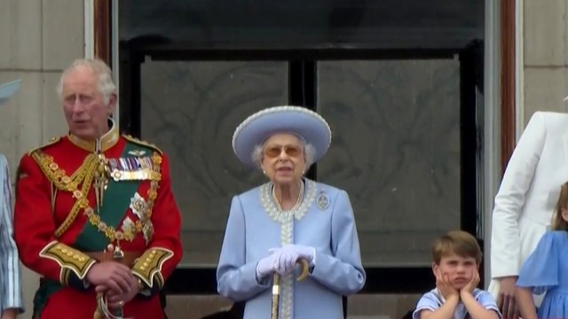 بالفيديو.. أجواء الاحتفال بالذكرى 70 لاعتلاء الملكة إليزابيث الثانية العرش