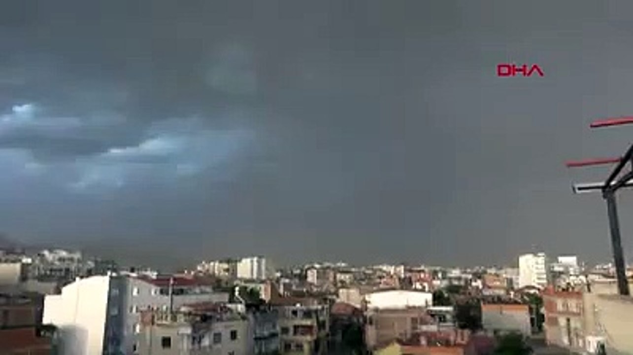 Aydın'da yağmurla birlikte gökyüzünü toz bulutu kapladı