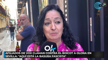 Afiliados de Vox claman contra el boicot a Olona en Sevilla: "Aquí está la basura fascista"