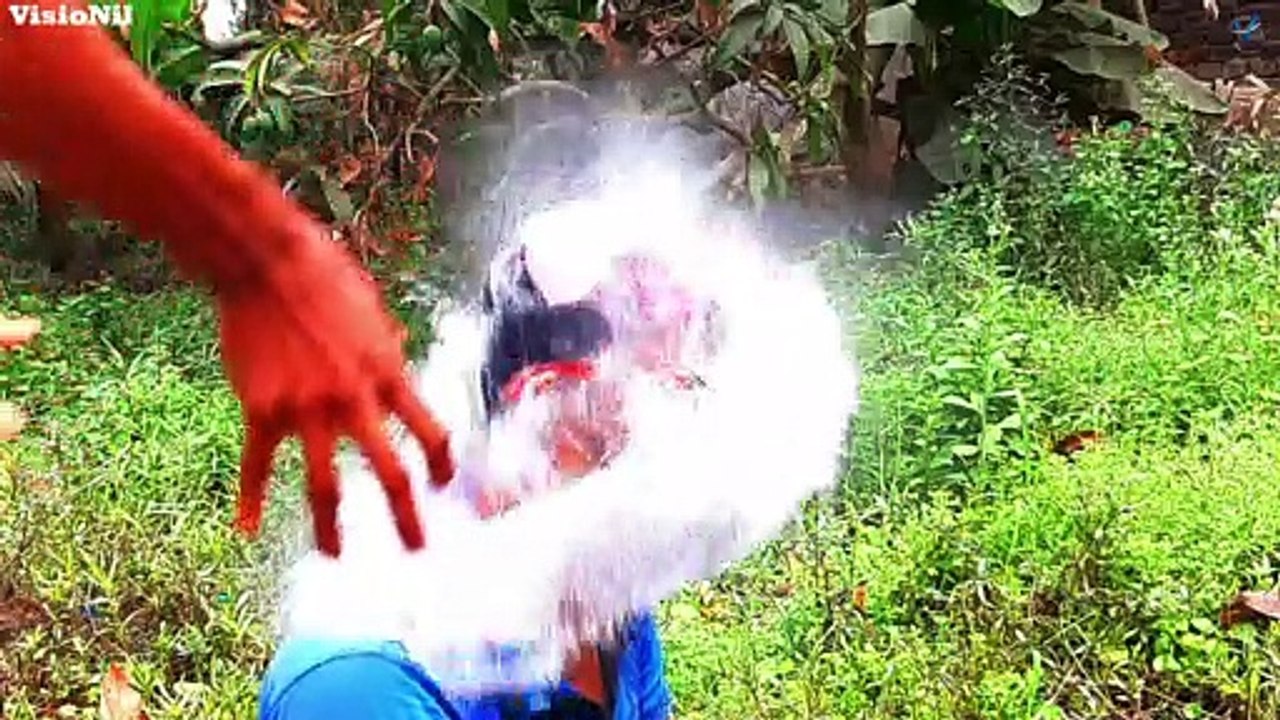 Experiment - Water Balloons in Slow Motion