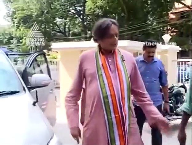 മോദി അനുകൂല പ്രസ്താവന; ശശി തരൂരിനോട് കെപിസിസി വിശദീകരണം തേടും