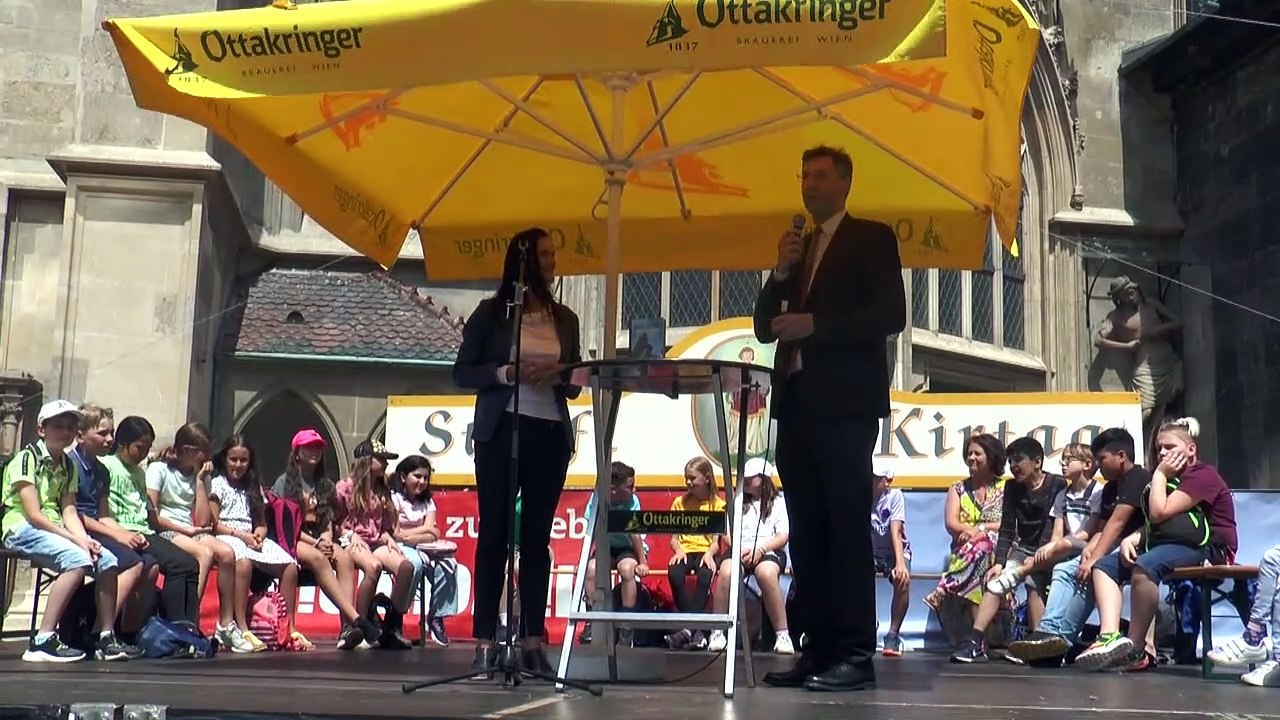 DIE STEFFL-SAGEN-TOUR  Reinhard Mut präsentierte am Steffl Kirtag sein Buch