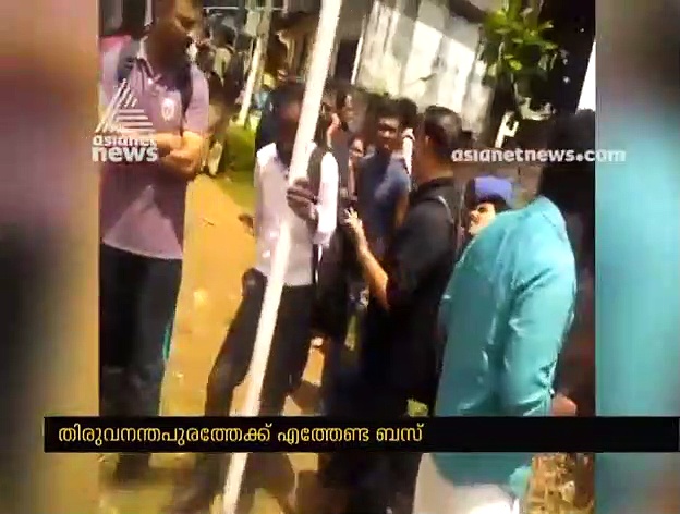 അനുമതിയില്ലാതെ ദീര്‍ഘദൂര സര്‍വീസ്, യാത്രക്കാരെ വഴിയില്‍ ഇറക്കി വിട്ട് സ്വകാര്യ ബസ്