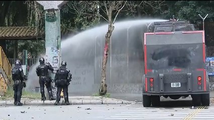 Encapuchados atravesaron buses de servicio público durante revuelta en Universidad de Antioquia
