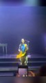Билли Айлиш спела с украинским флагом на своем концерте в Германии | Біллі Айліш заспівала з українським прапором на своєму концерті в Німеччині