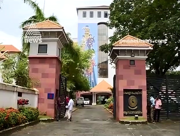 പിഎസ്‌സി ക്രമക്കേടില്‍ പ്രതിയായ പൊലീസുകാരന്‍ കീഴടങ്ങി