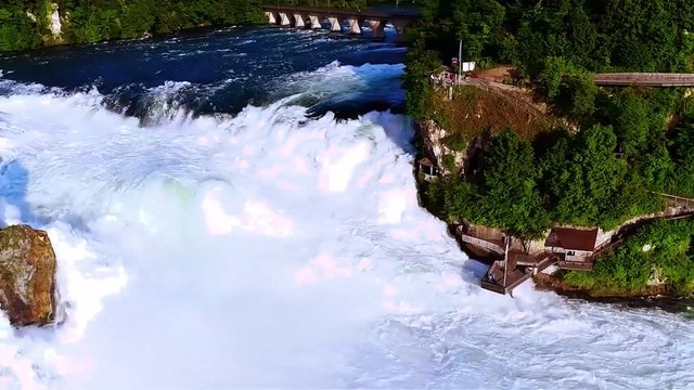 Destinasi Wisata Air Terjun di Rhein Swiss