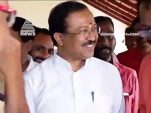 കരിപ്പൂര്‍ വിമാനത്താവള ഡയറക്ടറെ വി മുരളീധരന്‍ പരസ്യമായി ശാസിച്ചു