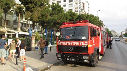 Tải video: Kadıköy'de restoranda yangın çıktı, bina sakinleri sokağa döküldü