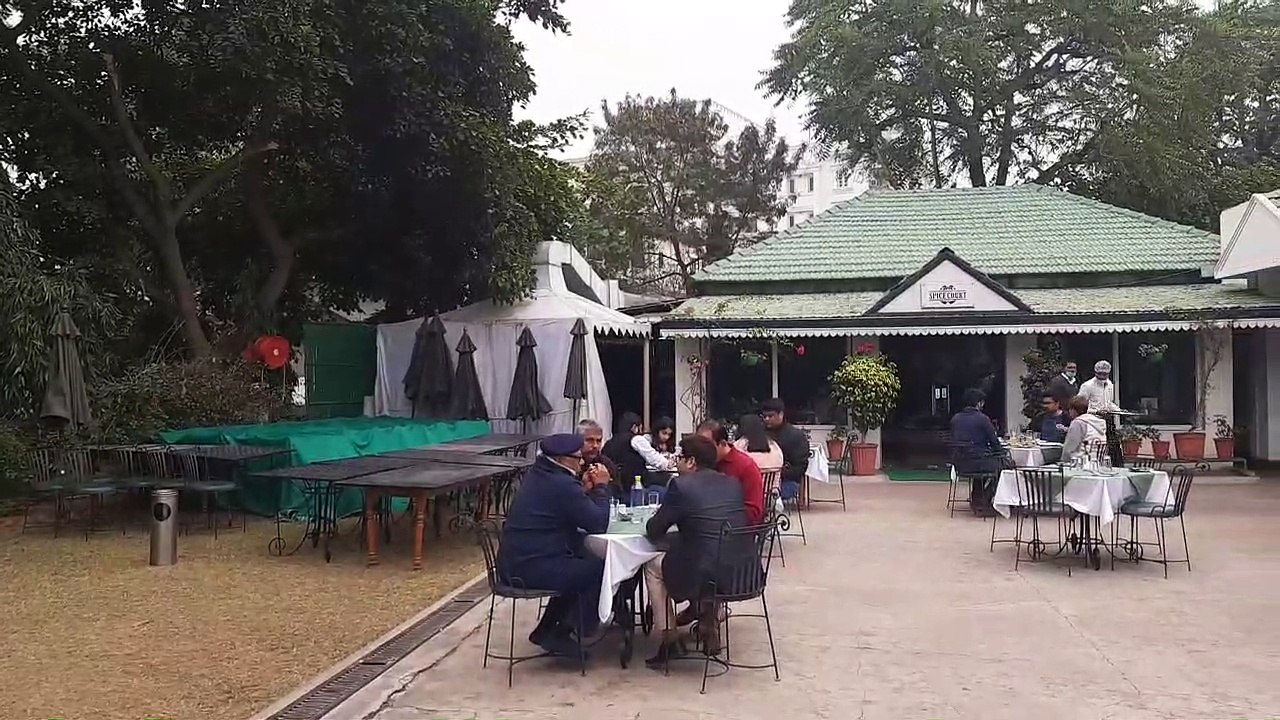 Restaurants and hotels: सर्विस चार्ज को लेकर सर...