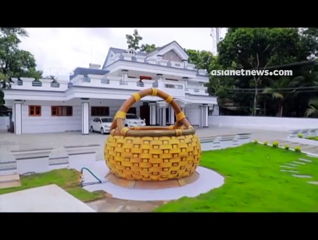 4500 ചതുരശ്ര അടിയില്‍, ഫ്യൂഷന്‍ ശൈലിയില്‍ നിര്‍മ്മിച്ച വീട് കാണാം