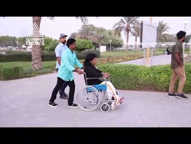 ബുര്‍ജ് ഖലീഫ കാണാന്‍ വീല്‍ച്ചെയറില്‍ ദുബായിലേക്ക്; സ്വപ്‌നം യാഥാര്‍ത്ഥ്യമാക്കിയത് ഈ ചങ്ങായിമാര്‍