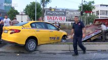 Gaziosmanpaşa'da taksi ile kamyonet kafa kafaya çarpıştı: 3 yaralı