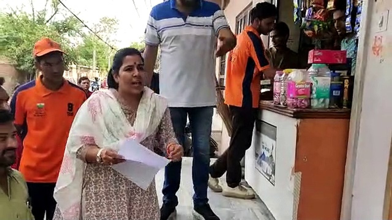 महापौर पहुंची लोगों के द्वार... लोगों ने कहा: स...