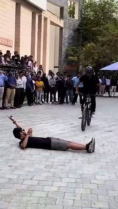 साइकिल ने दिलाई देश में पहचान , 13 साल से रोहित कर रहे साइकिल स्टंट