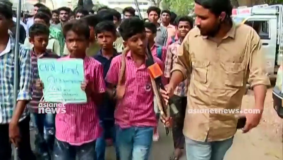 അജിതവല്ലി ടീച്ചറുടെ ഒറ്റയാൾ സമരങ്ങൾ