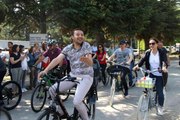 Dünya Bisiklet Günü'nü 5 kilometre pedal çevirerek kutladılar