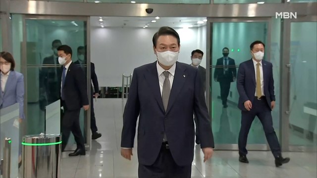 MBN 뉴스파이터-윤 대통령, 밀양 산불 사흘째 축구 관람 논란