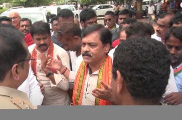 BJP MP GVL Visit Rushikonda Beach : రుషికొండ పరిశీలనకు వెళ్తే పోలీసులకేంటీ నష్టం | ABP Desam