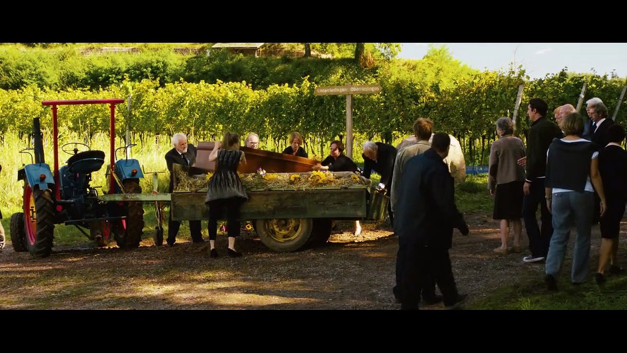 Die Kirche bleibt im Dorf Trailer DF