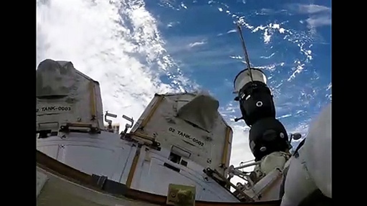 Dans les yeux de Thomas Pesquet et autres aventures spatiales EXTRAIT VF "Sortie extravéhiculaire"