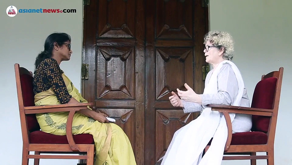 'എന്തായിരിക്കണം വികസനം'; ഒരു മലയാളി എഴുത്തുകാരി ഇന്ത്യയെ തേടി പോയപ്പോൾ!
