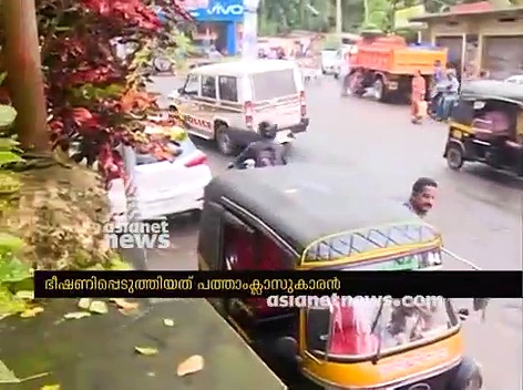 കുളിക്കുന്ന ദൃശ്യങ്ങള്‍ പകര്‍ത്തി വീട്ടമ്മയ്ക്ക് അയച്ചുകൊടുത്ത പത്താം ക്ലാസുകാരന്‍ പിടിയില്‍