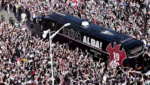 Recibimiento de la afición al Albacete Balompié