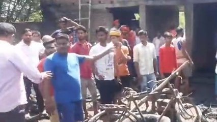 BIG BREAKING: नैनीजोर में लगी भीषण आग, 5 लोगों के आशियाने जलकर हुए खाक, देखें वीडियो